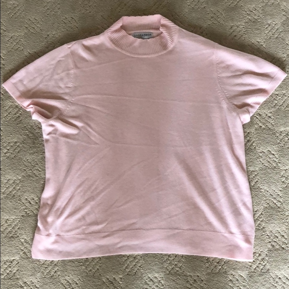 Lightweight short sleeved sweater top